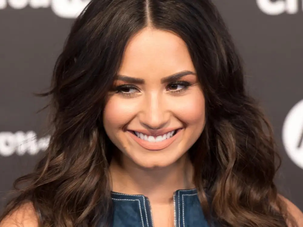 Demi Lovato wyznaje, że byli współpracownicy przyczynili się do jej złamania