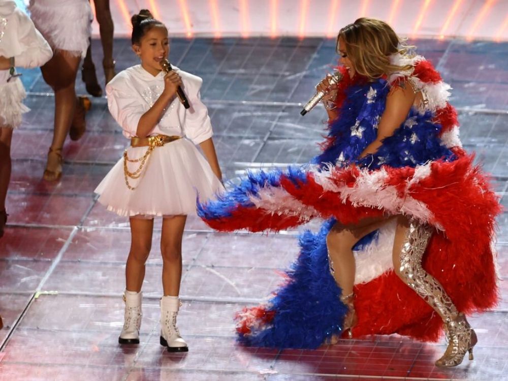 11-letnia córka Jennifer Lopez wystąpiła z mamą podczas Super Bowl 2020. Jest NIESAMOWITA!