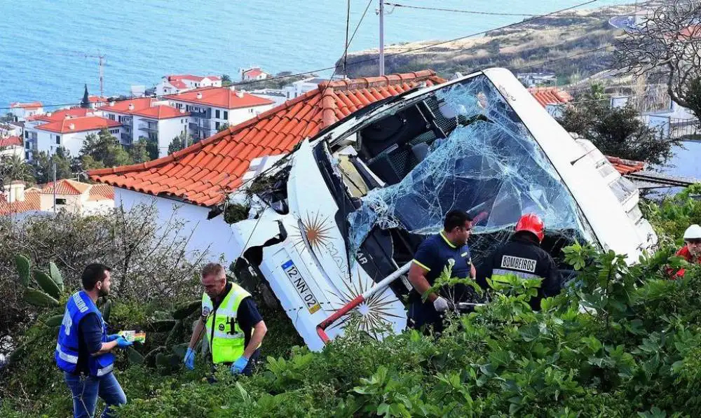 Portugalia: Tragiczny wypadek niemieckich turystów. 29 osób nie żyje.