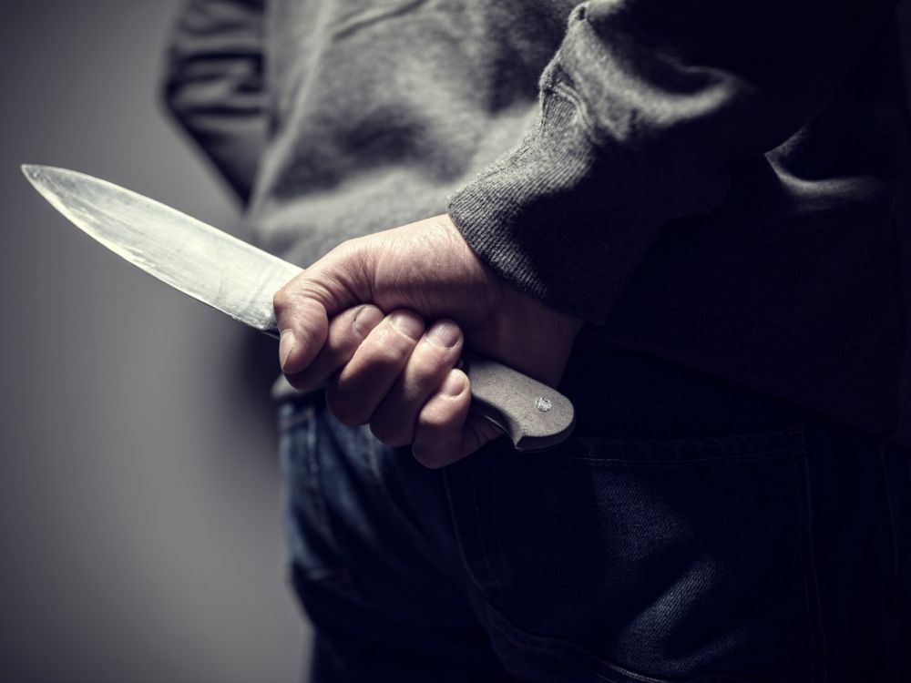 Atak 18-letniego nożownika w Jaworznie – rzucił się na własną matkę i babcię