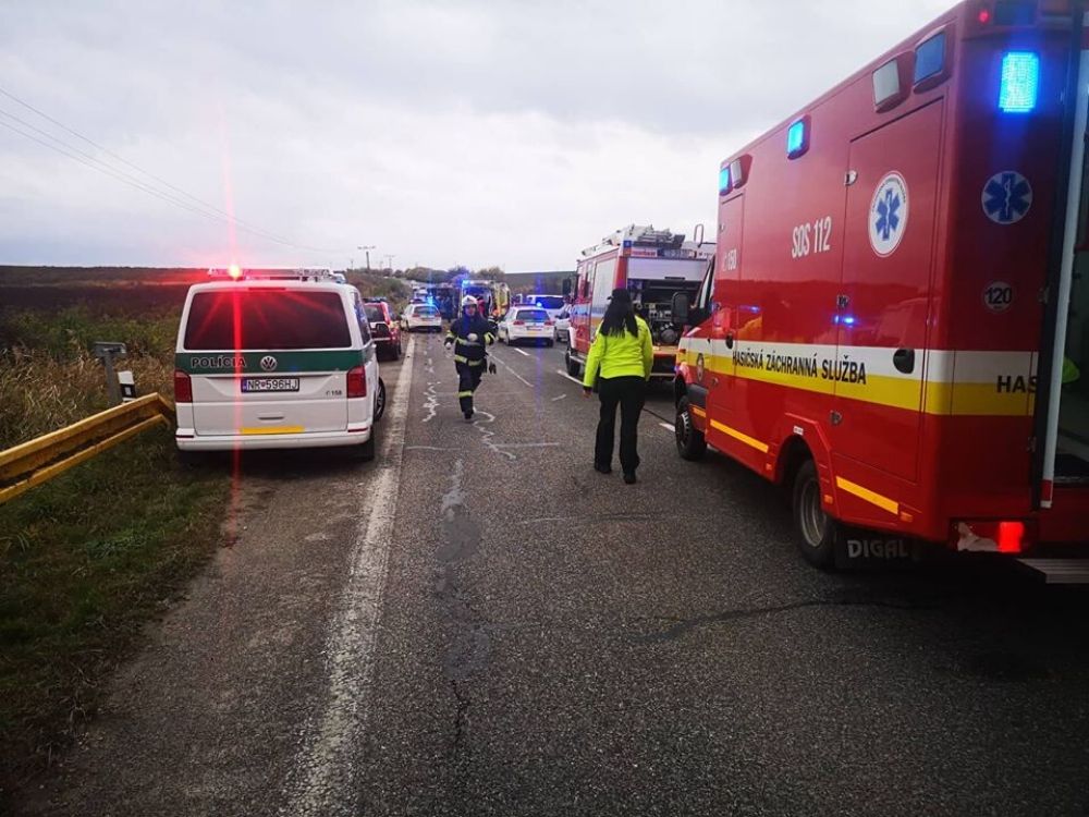 Na Słowacji zderzył się autokar szkolny z ciężarówką. 12 osób nie żyje, a 17 jest rannych