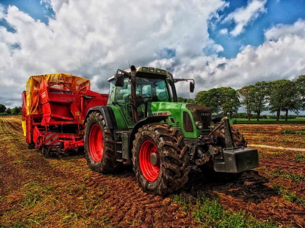 Gry rolnicze i symulatory farmy - ranking najlepszych gier z traktorami i ciągnikami