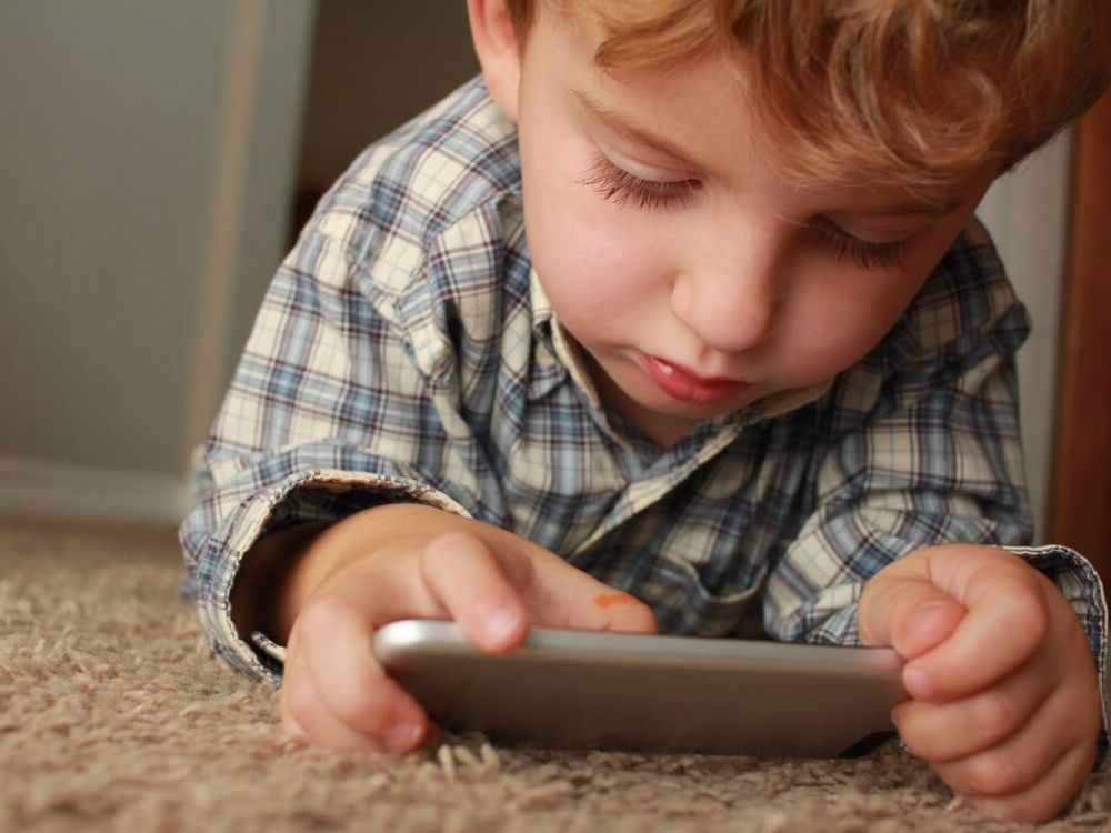 Po czym poznać, że twoje dziecko jest uzależnione od Internetu?