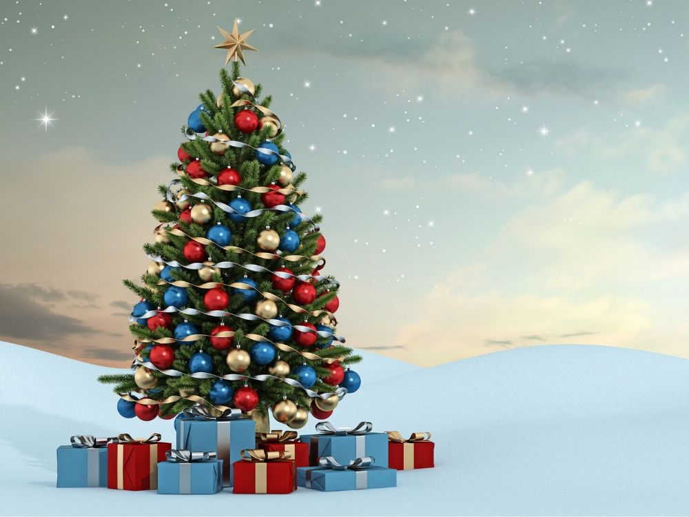 Choinka bożonarodzeniowa – skąd wziął się pomysł na kolorowo zdobione drzewko?