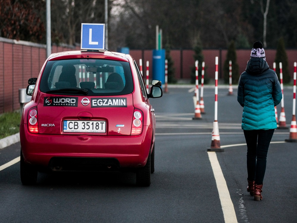 Odbiór prawa jazdy. Jak sprawdzić czy dokument jest gotowy do obioru dowiesz się na Spokeo.pl