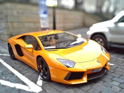 Ile zarabia Friz? Youtuber planuje zakup Lamborghini!