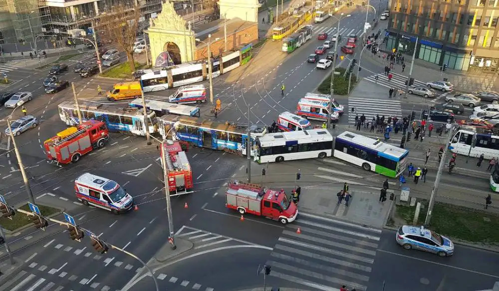 Groźny wypadek w Szczecinie. 11 osób rannych.